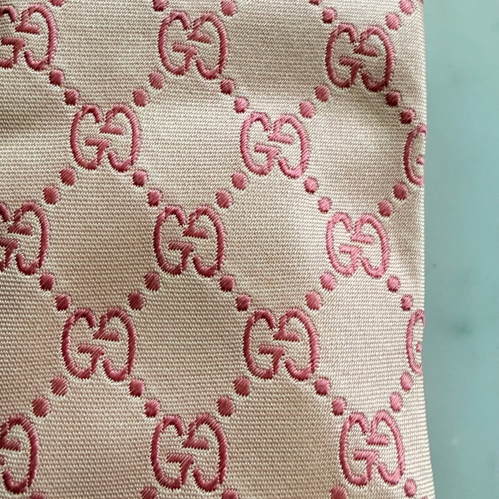 Gucci Pink GG Monogram Silk Tie, Blush Pink/Rose, 3.5” x 59”, like new - Picture 13 of 13